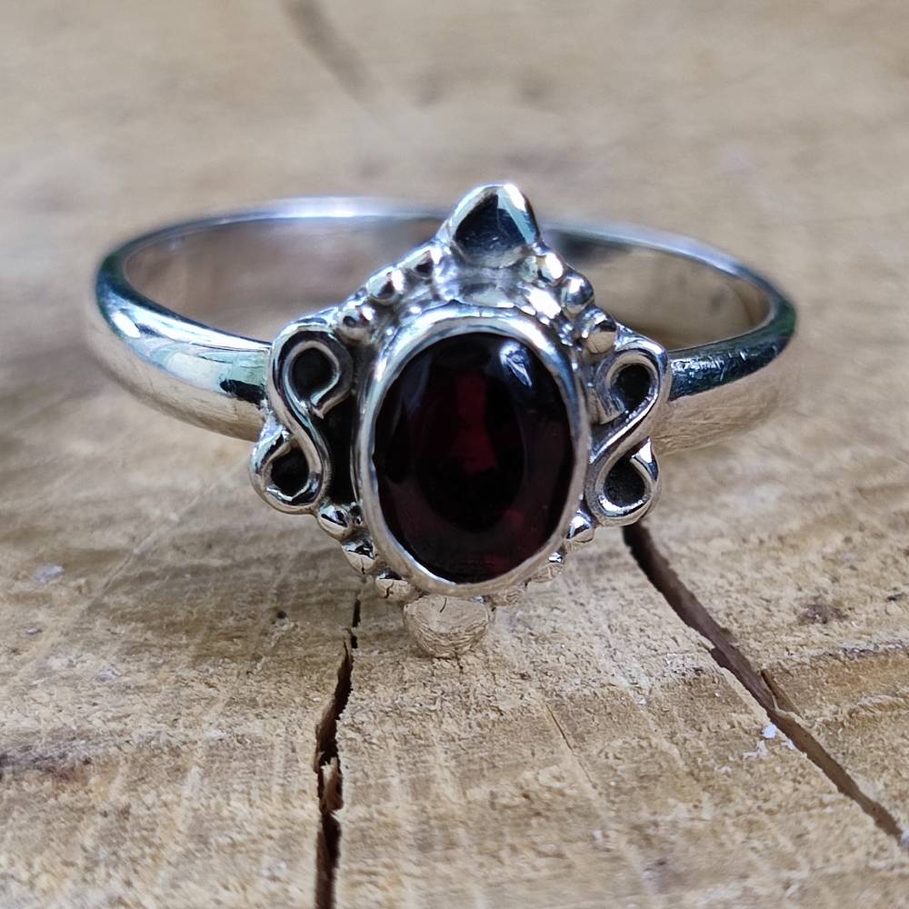 Anello in argento 925 con pietra ILESH granato