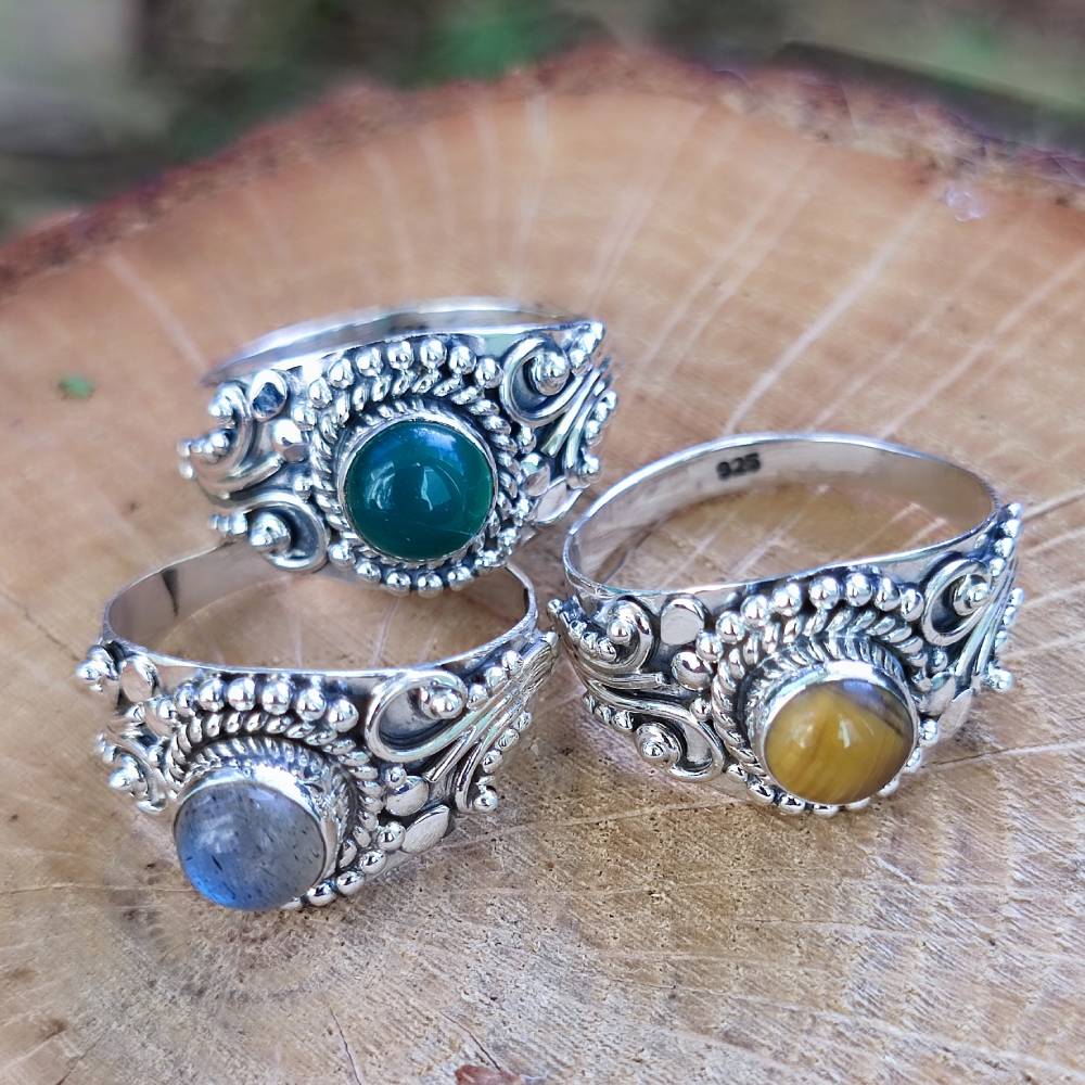 Anello con pietra in argento 925 - KORBA