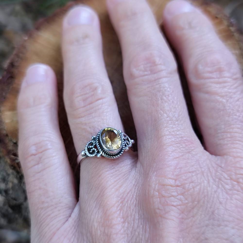 Anello con pietra in argento 925 - SAJA