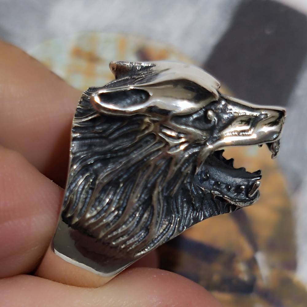 Anello con lupo artigianale in argento 925 - WOLF