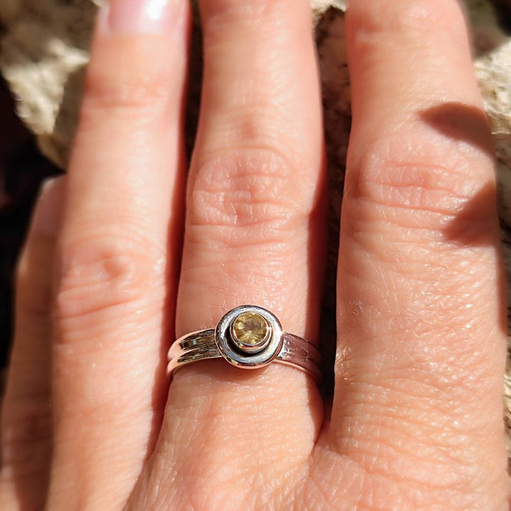 Anello con pietra in argento 925 - WAYANAD
