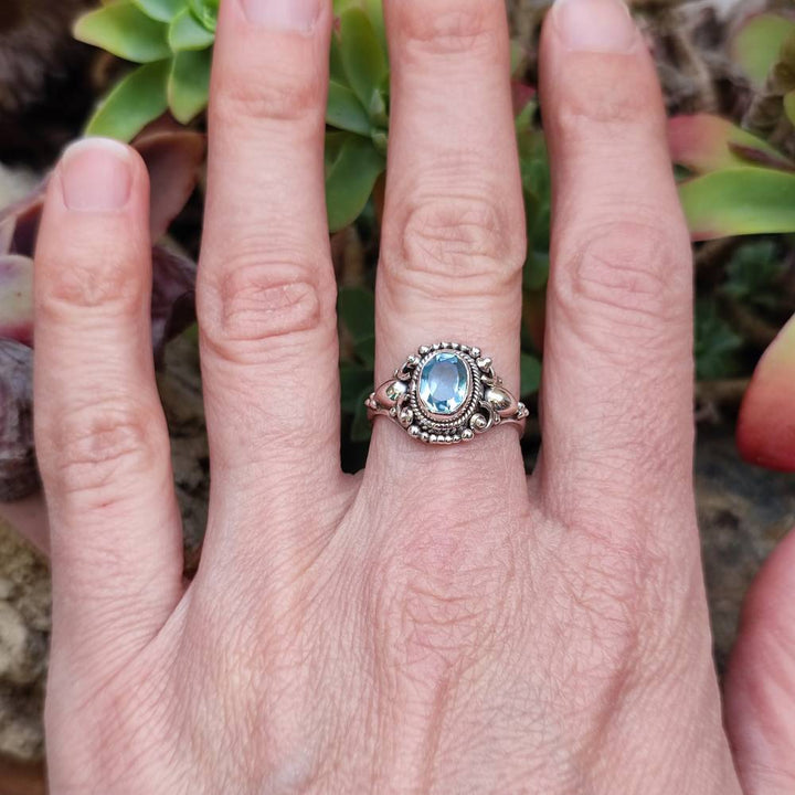 Anello ARUNIMA in argento 925 con pietra | GIOIELLI IN ARGENTO