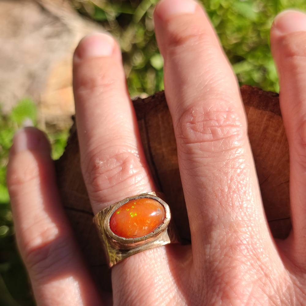 Anello in bronzo con Opale di fuoco messicano
