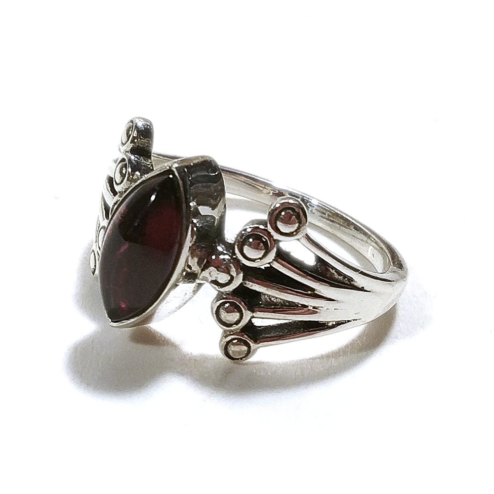 Anello con pietra Granato