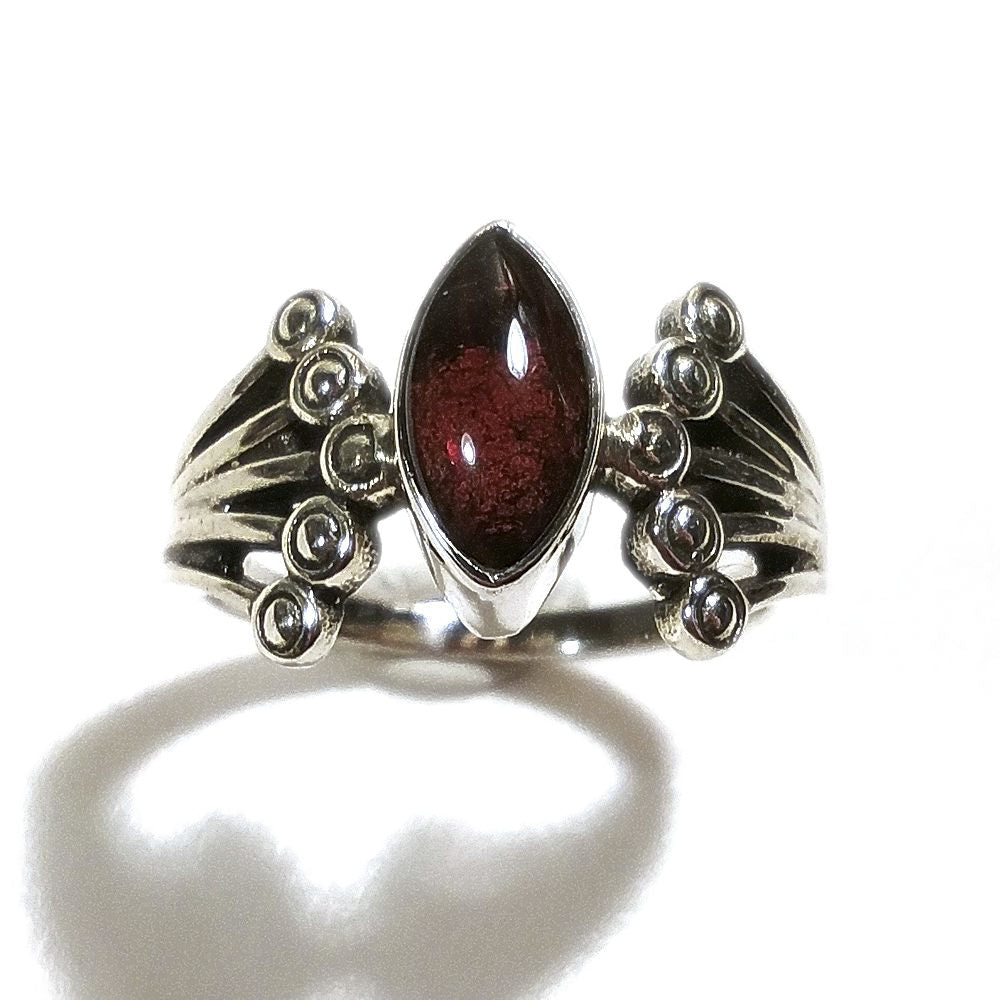 Anello con pietra Granato
