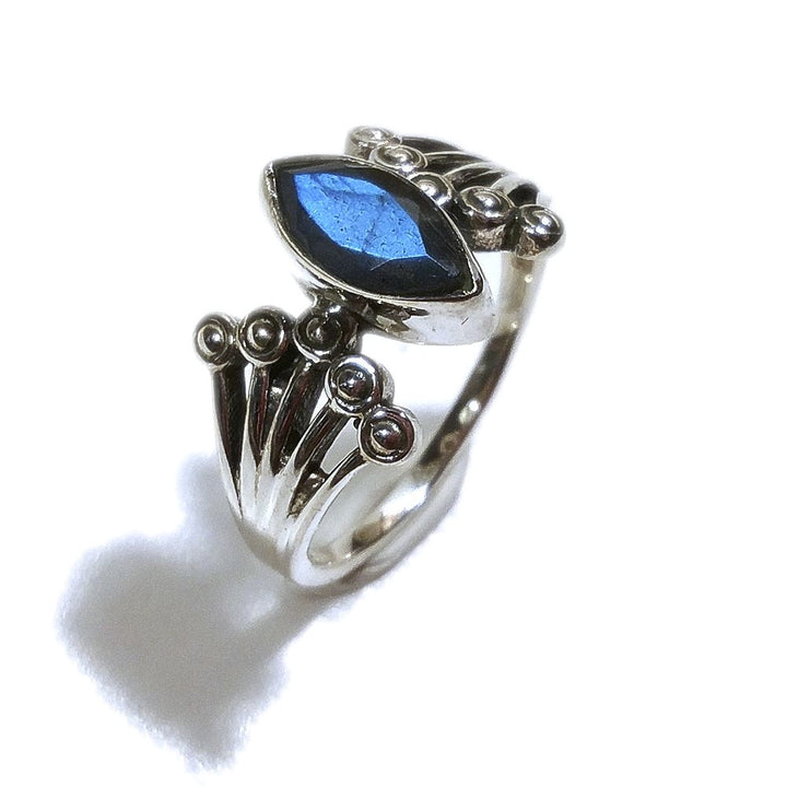 Anello con pietra Labradorite
