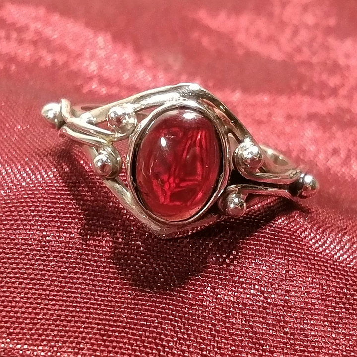 Anello con pietra Granato