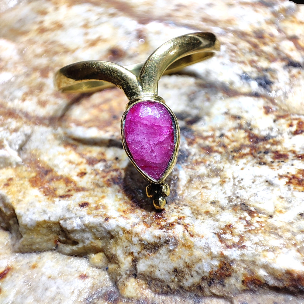 Ethnic AASTHA RING in brass with stone - Original Indian jewelry