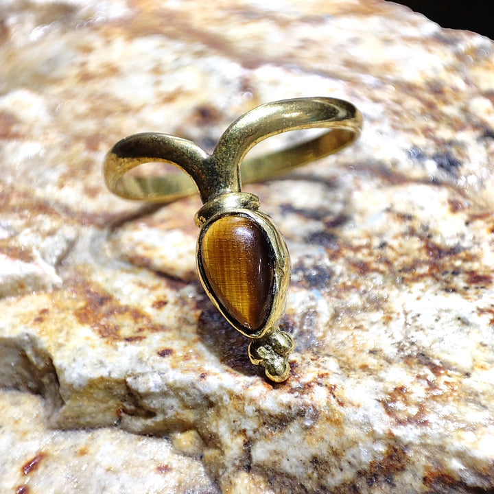 Ethnic AASTHA RING in brass with stone - Original Indian jewelry