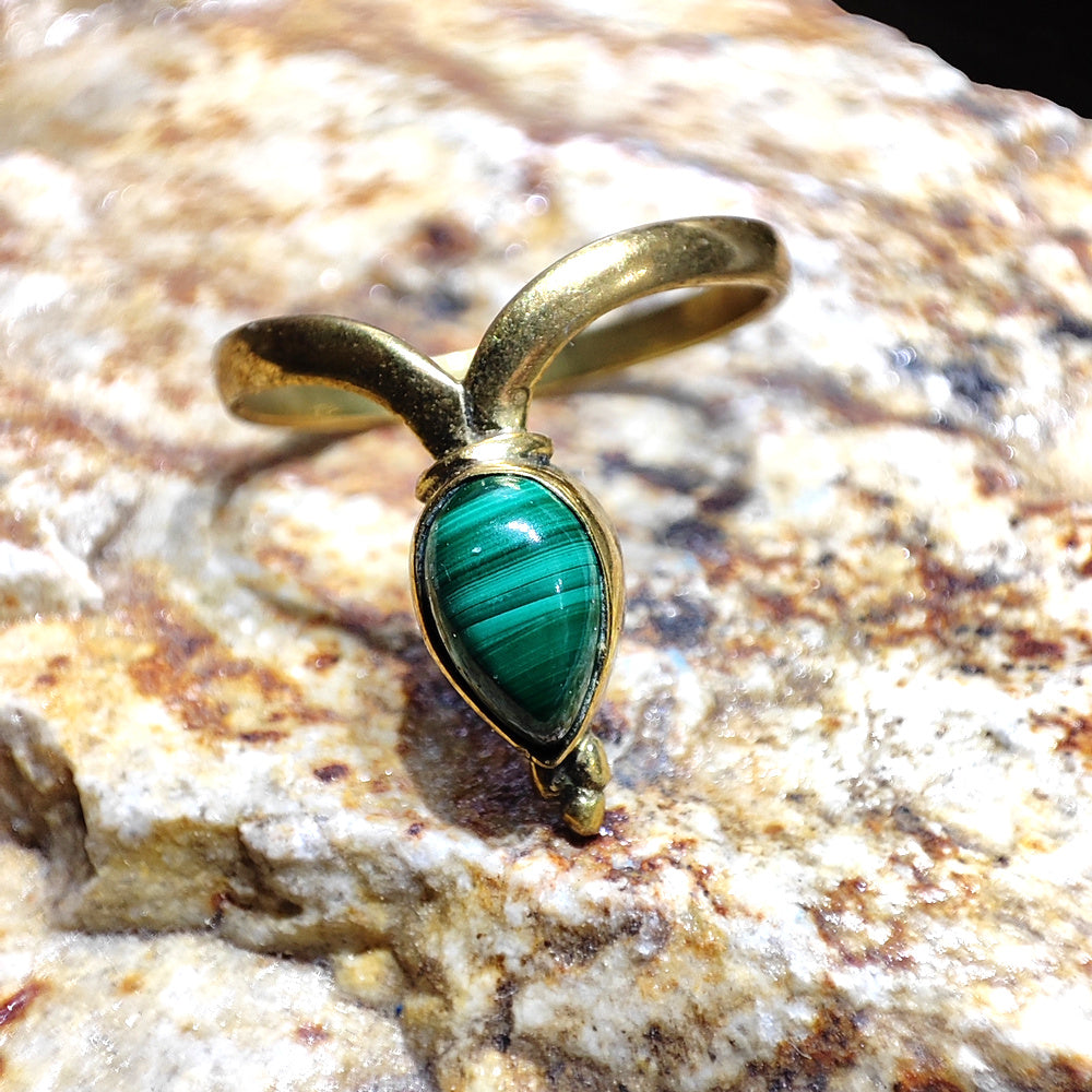 Ethnic AASTHA RING in brass with stone - Original Indian jewelry