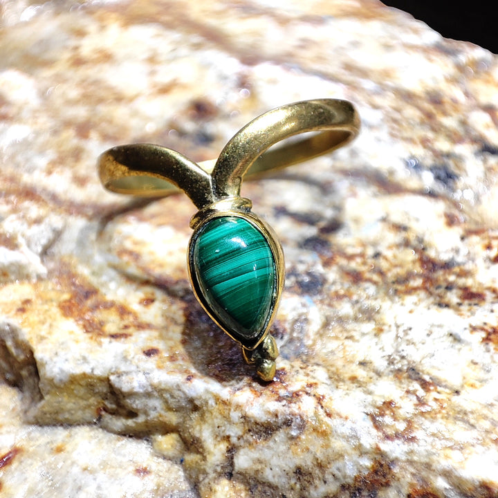 Ethnic AASTHA RING in brass with stone - Original Indian jewelry