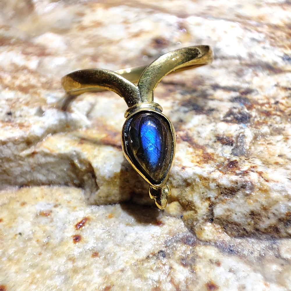 Ethnic AASTHA RING in brass with stone - Original Indian jewelry