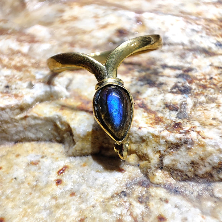 Ethnic AASTHA RING in brass with stone - Original Indian jewelry
