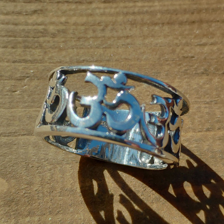 Anello OM argento fascia traforata