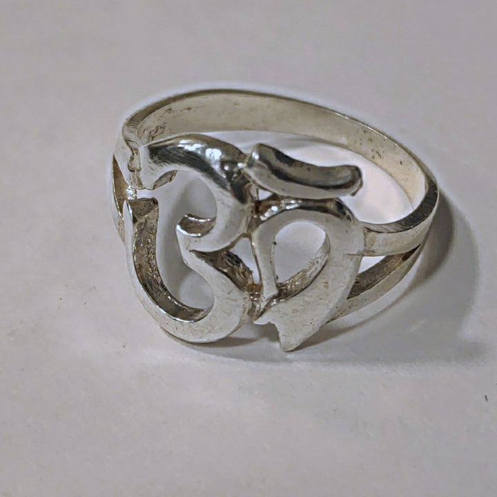 Pierced silver OM ring - NAWADA
