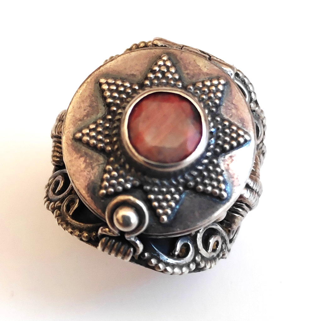Anello veleno in argento 925 con Radice di Rubino , Granato | GIOIELLI ETNICI