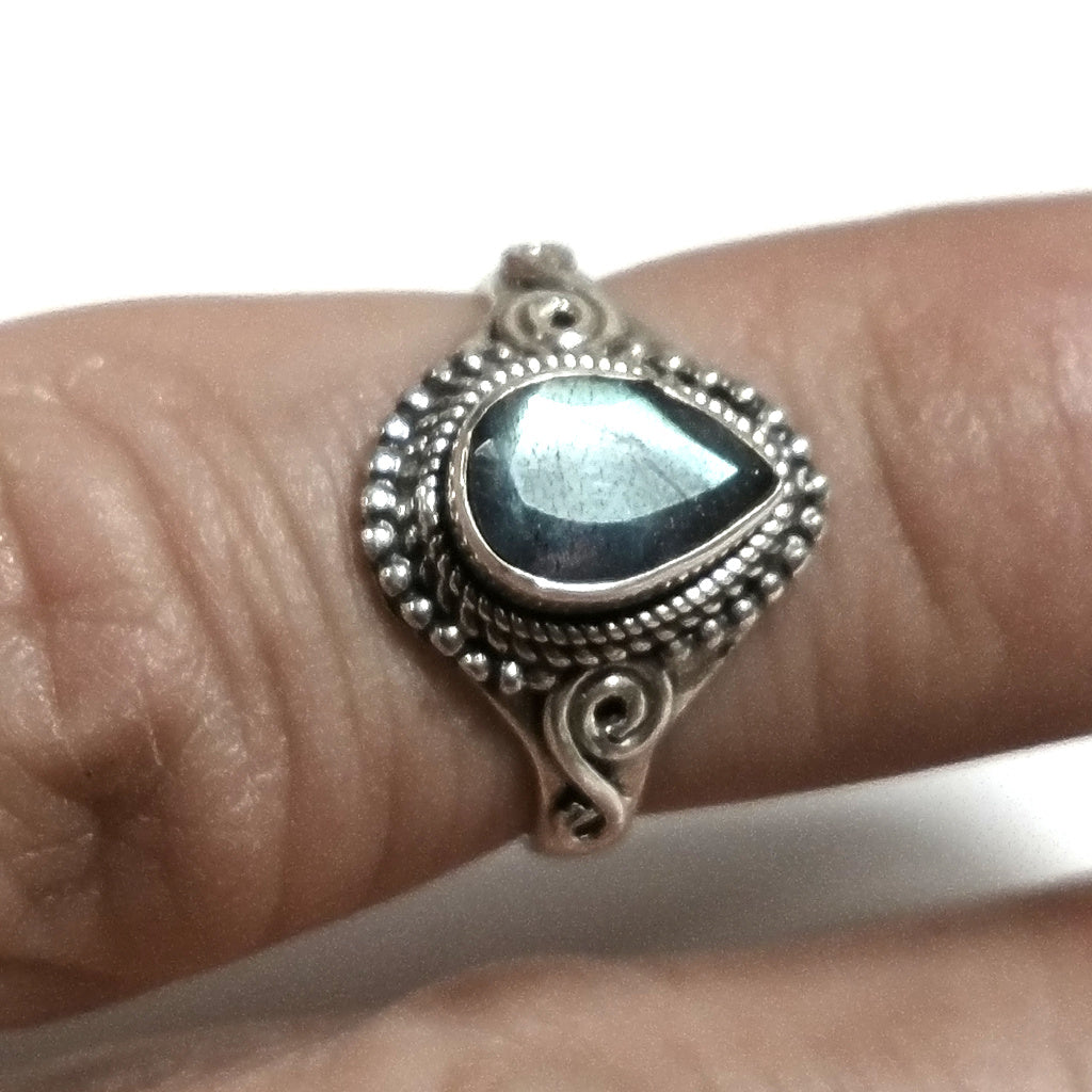 Anello con pietra in argento 925 con Labradorite | GIOIELLI ETNICI