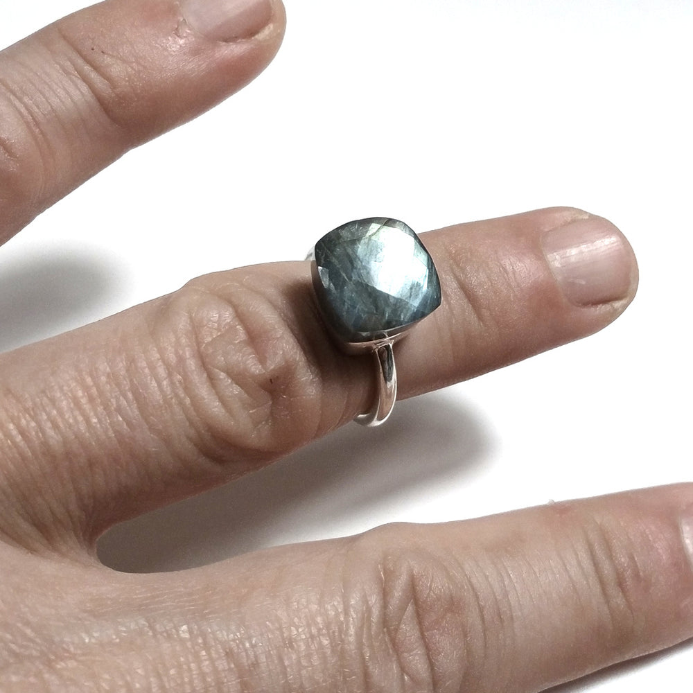 Anello con pietra in argento 925 con Labradorite | GIOIELLI IN ARGENTO pomellato