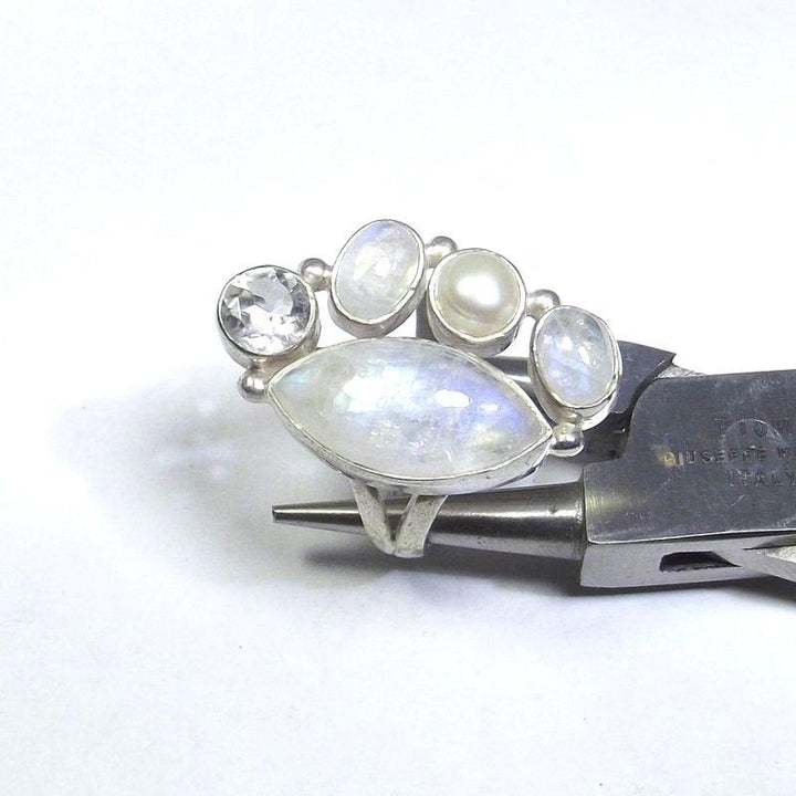 ANELLO Pietra di luna, cristallo di rocca, perla e argento navetta