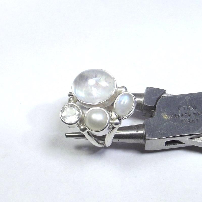 ANELLO Pietra di luna, cristallo di rocca, perla e argento tondo
