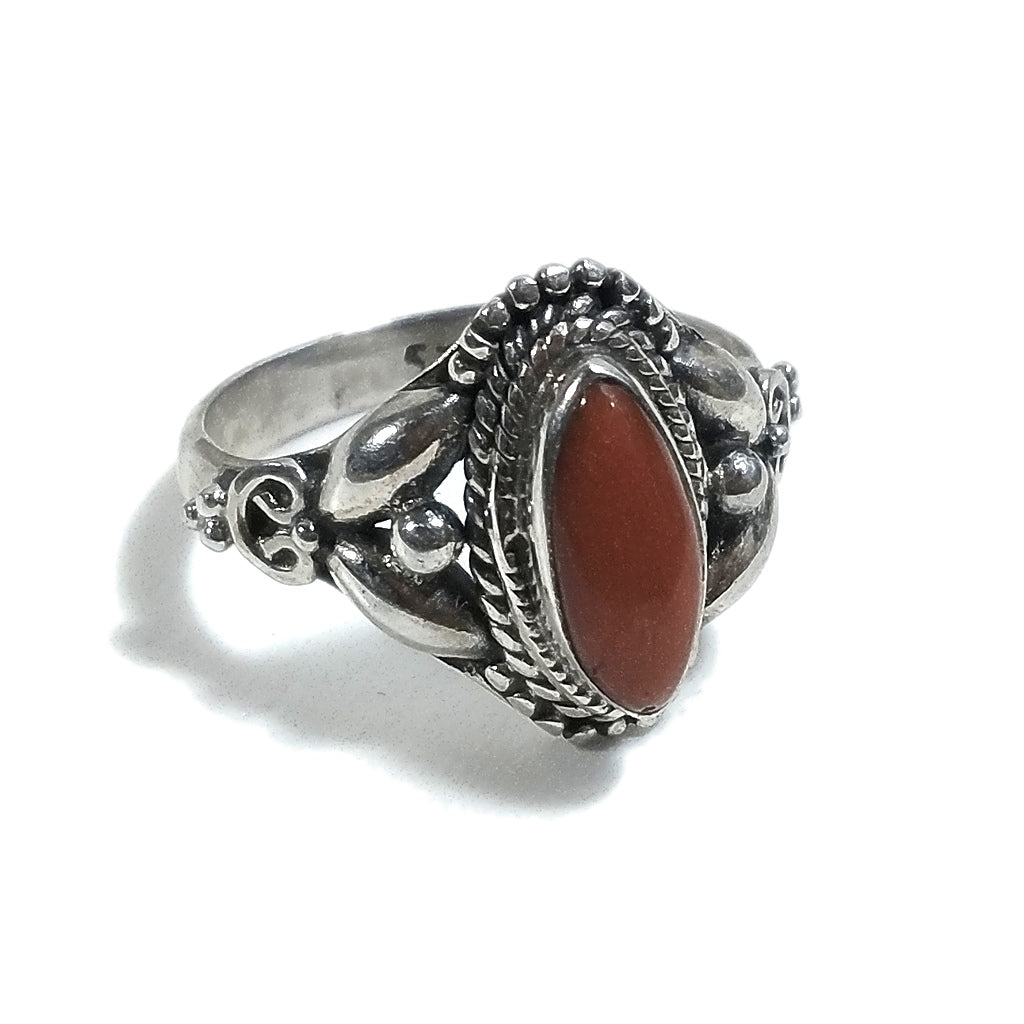 Anello con pietra in argento 925 con Corallo rosso | GIOIELLI ETNICI