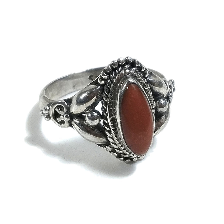 Anello con pietra in argento 925 con Corallo rosso | GIOIELLI ETNICI