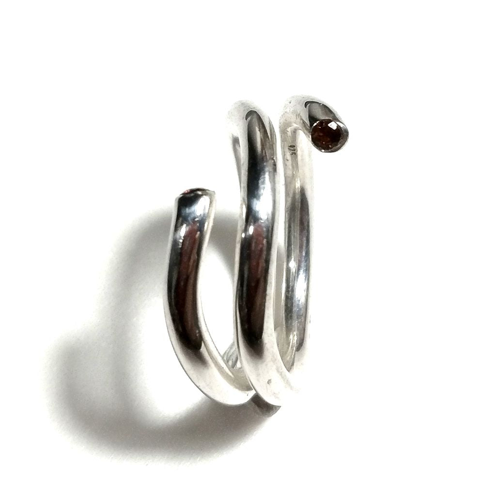 Anello contrariè in argento 925 Anello con pietra Granato | Spirale