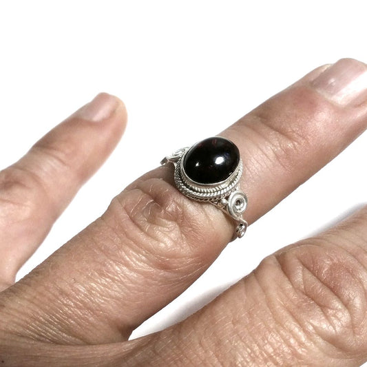 Anello con pietra in argento 925 con Granato | GIOIELLI ETNICI