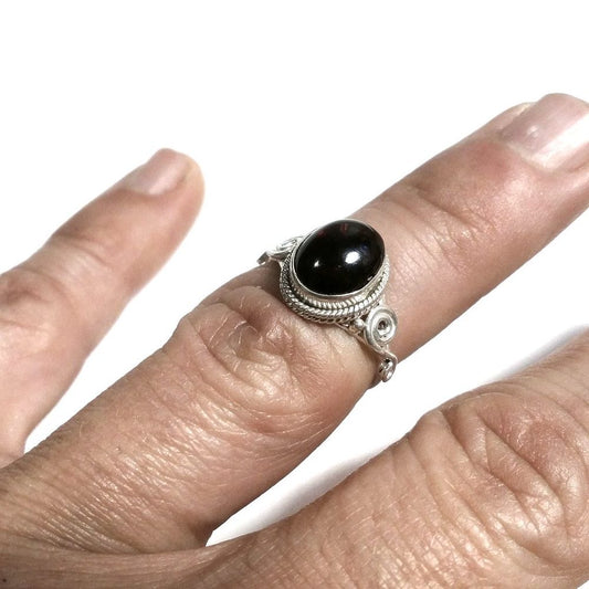 Anello con pietra in argento 925 con Granato | GIOIELLI ETNICI