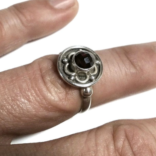 Anello con pietra in argento 925 con Granato | GIOIELLI ETNICI | Anello FIORE