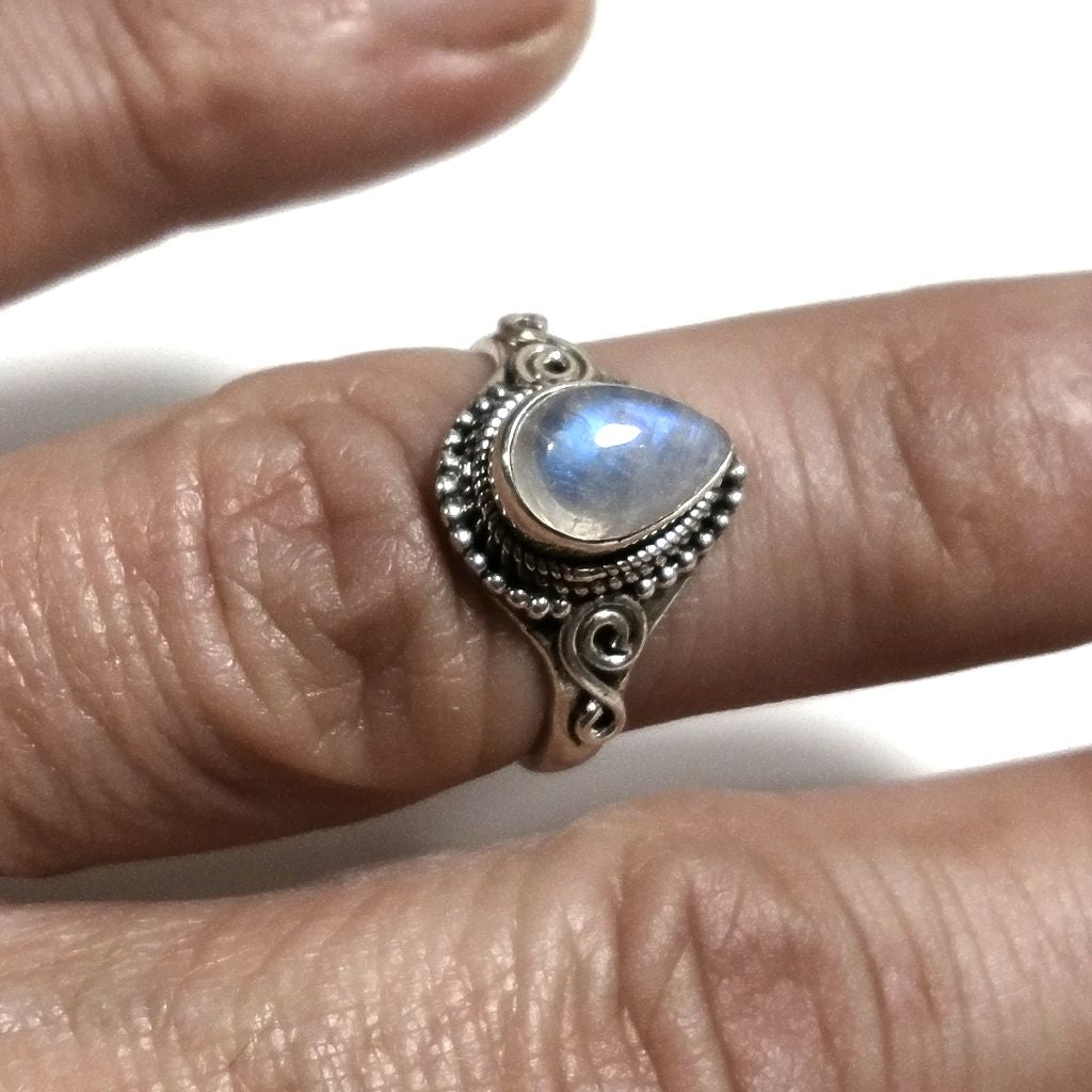 Anello con pietra in argento 925 con PIETRA DI LUNA | GIOIELLI ETNICI