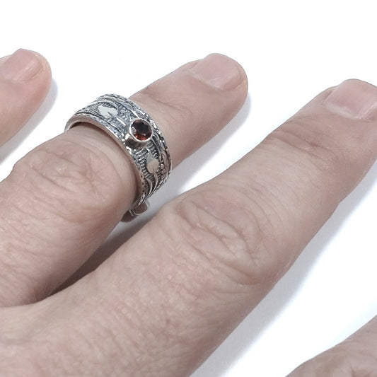 Anello artigianale a fascia in argento 925 con Granato
