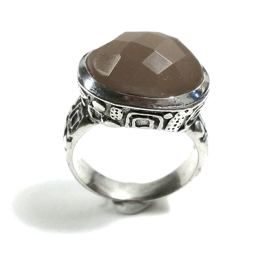 Handcrafted 925 silver RING with Labradorite