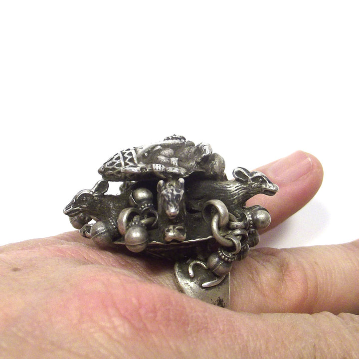 ANELLO GANESH con topo antico in argento 925