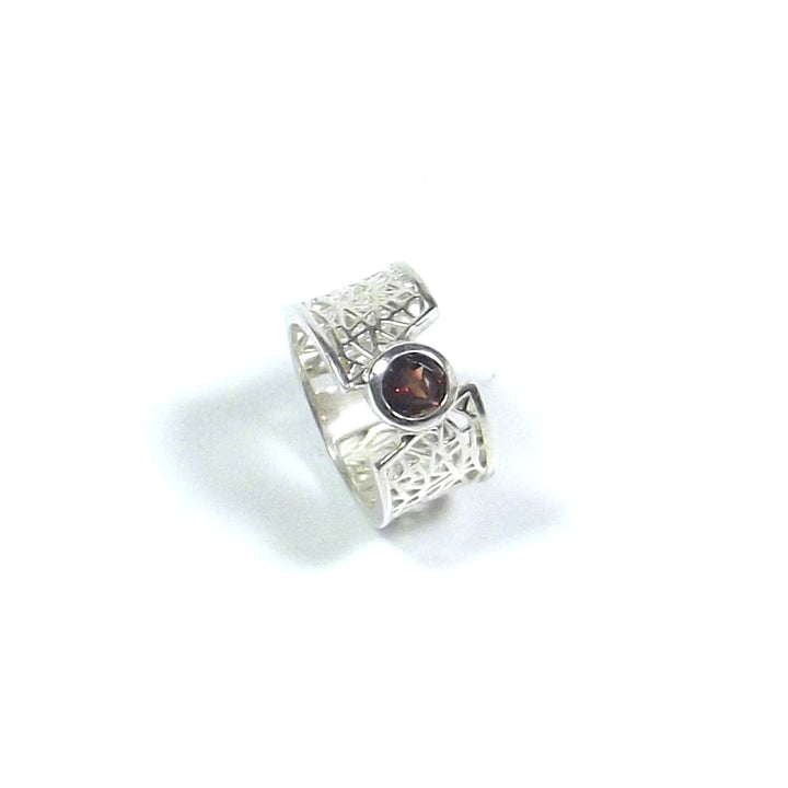 ANELLO GRANATO e argento sfaccettato e filigrana | FASCIA