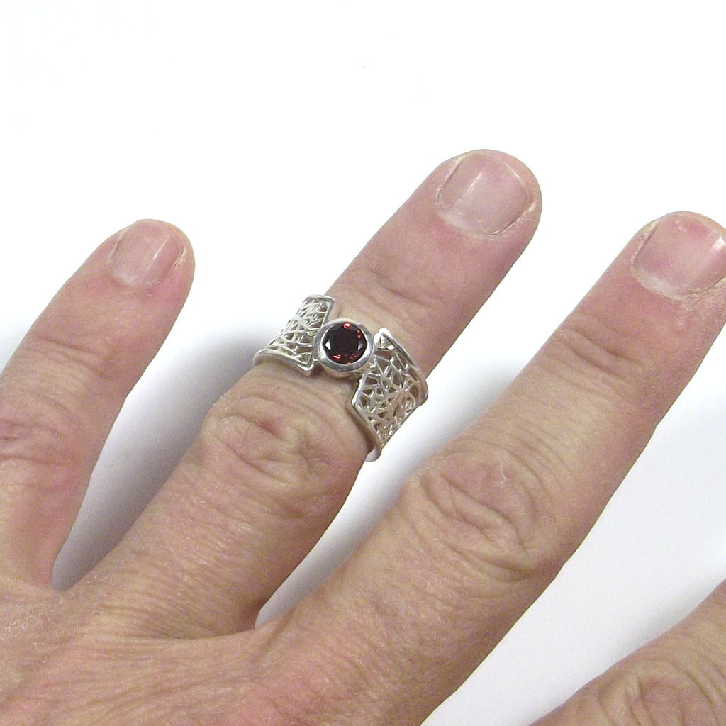 ANELLO GRANATO e argento sfaccettato e filigrana | FASCIA