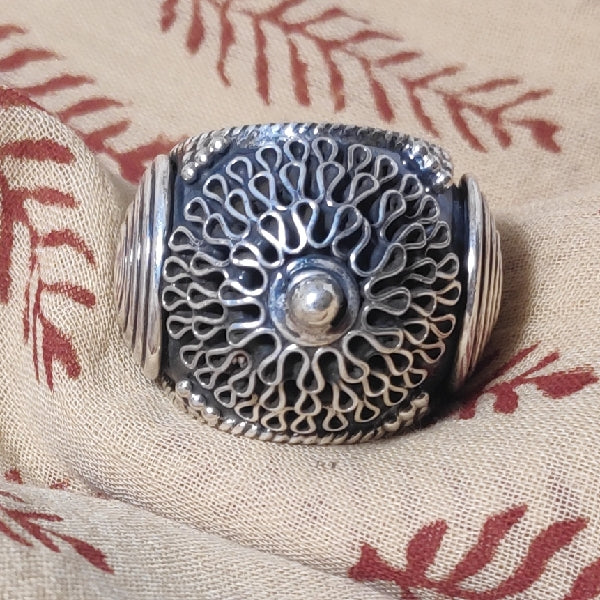 Anello etnico in argento con filigrana