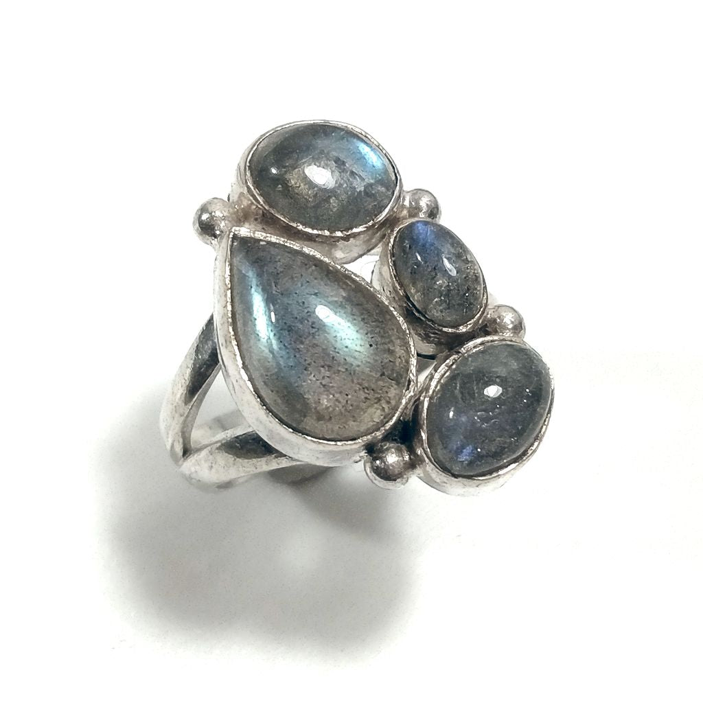 Ring with 925 silver stone with Labradorite