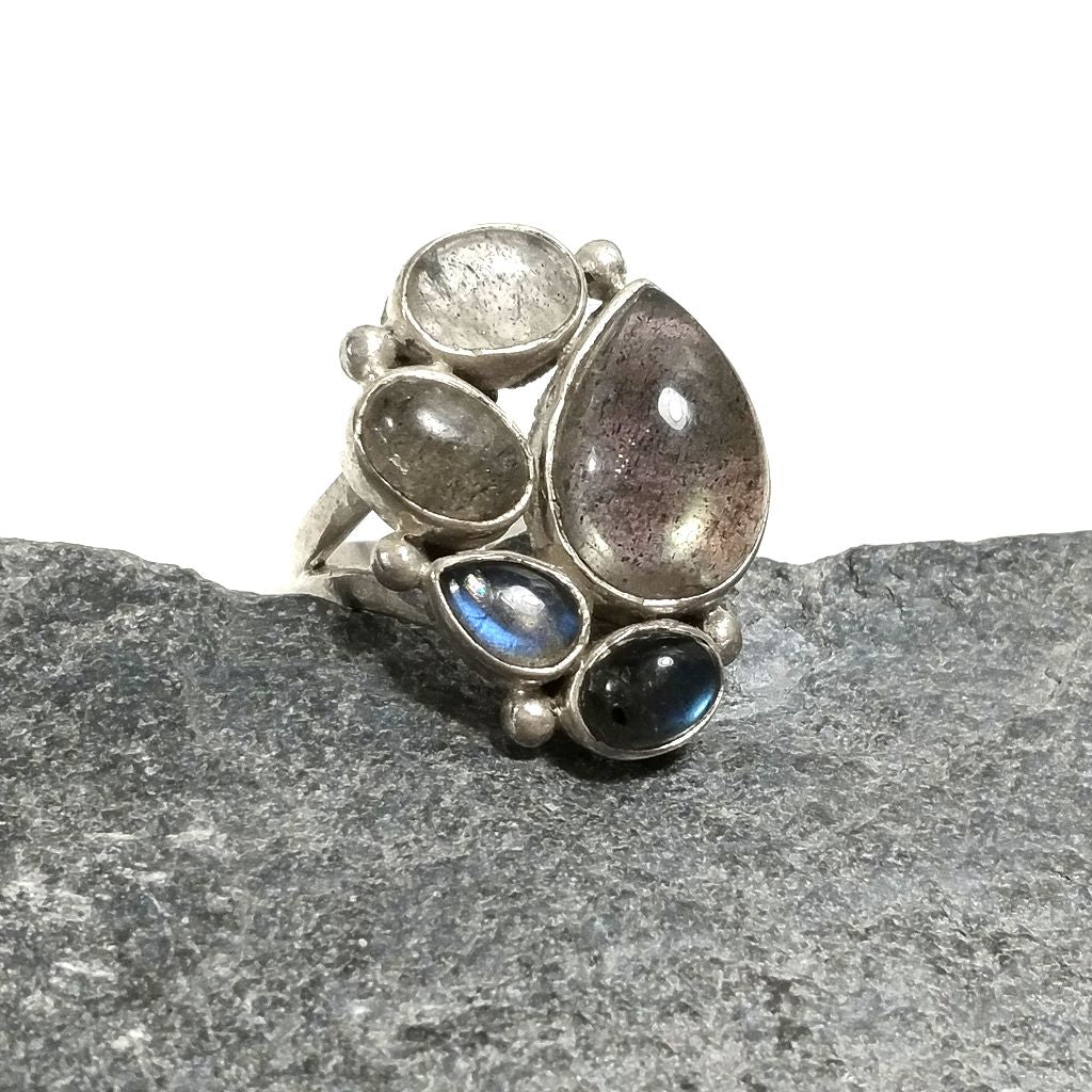 Ring with 925 silver stone with Labradorite