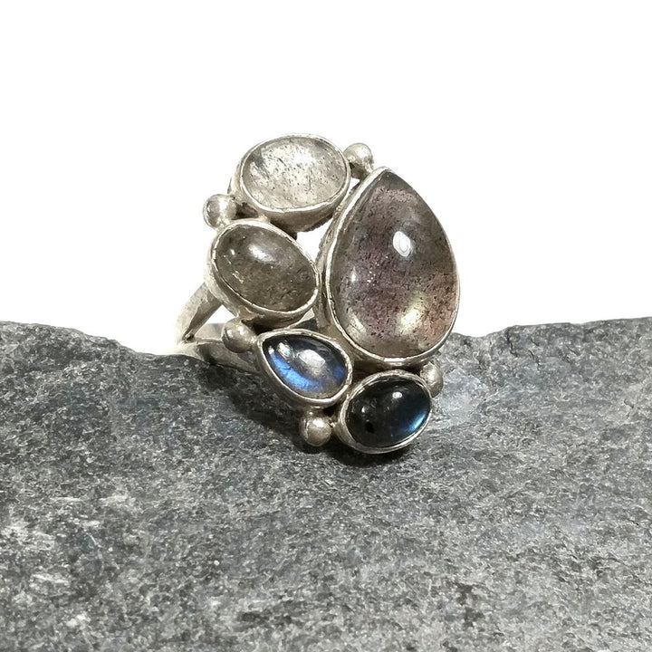 Ring with 925 silver stone with Labradorite
