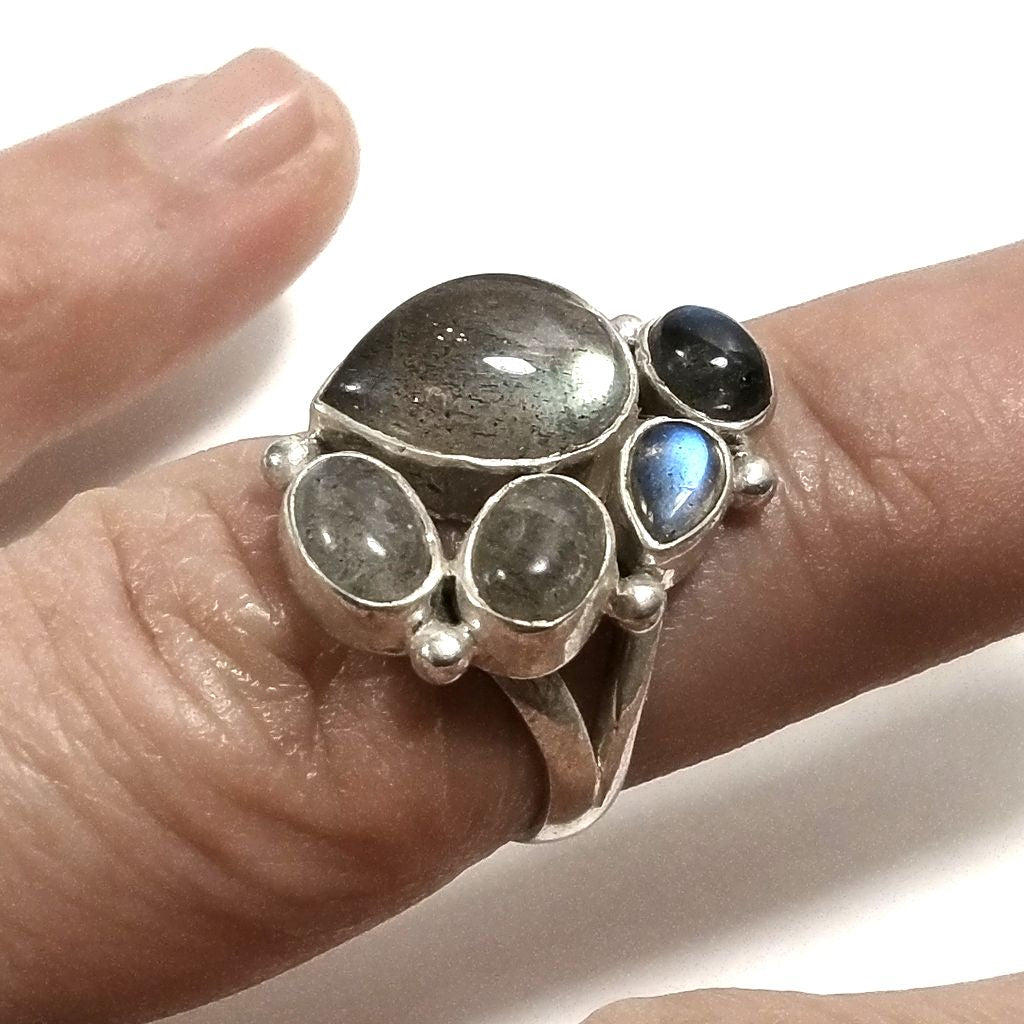 Ring with 925 silver stone with Labradorite