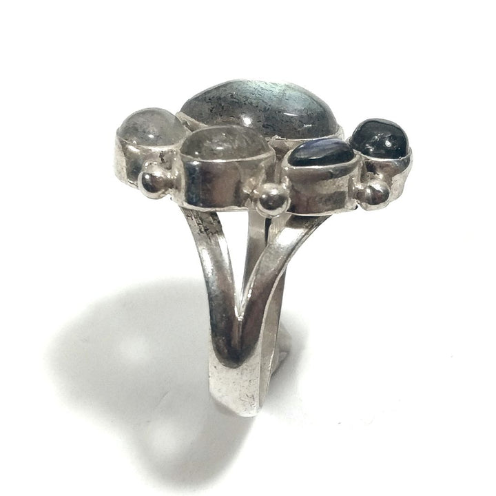 Ring with 925 silver stone with Labradorite