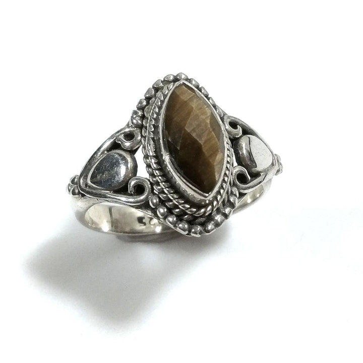 Ring mit 925er Silberstein mit blauem Topas