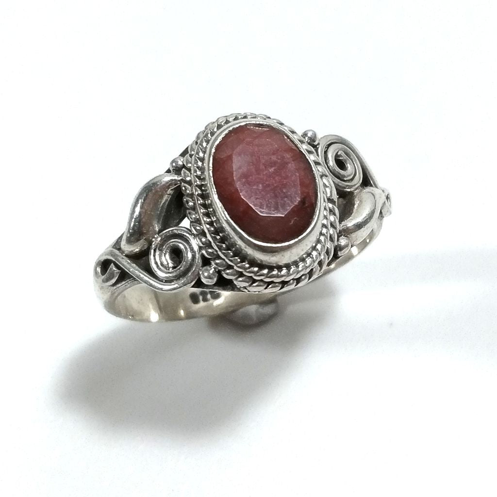 Anello ISHITA con pietra in argento 925 con Topazio mistico, Pietra di luna | GIOIELLI ETNICI