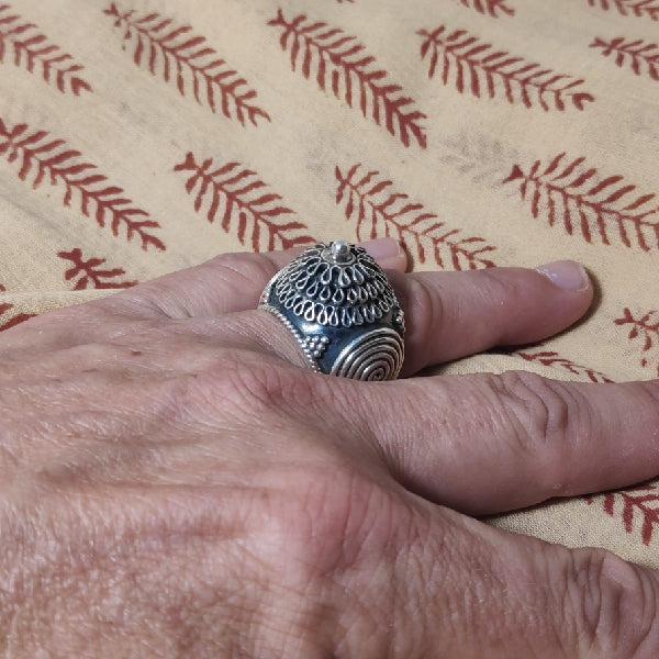 Anello etnico in argento con filigrana