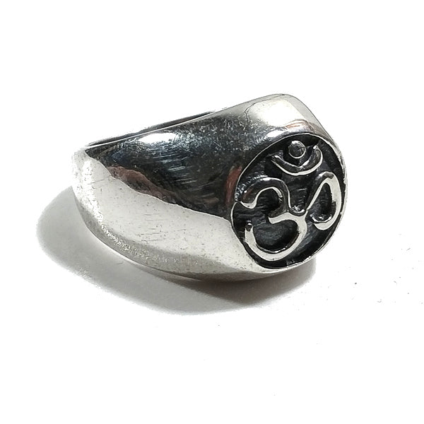 Anello Chevalier ETNICO in argento 925 con OM - AUM Mantra | GIOIELLI IN ARGENTO