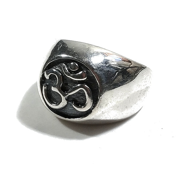 Anello Chevalier ETNICO in argento 925 con OM - AUM Mantra | GIOIELLI IN ARGENTO