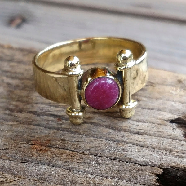 ANELLO etnico in ottone con pietra - KUNDAAN