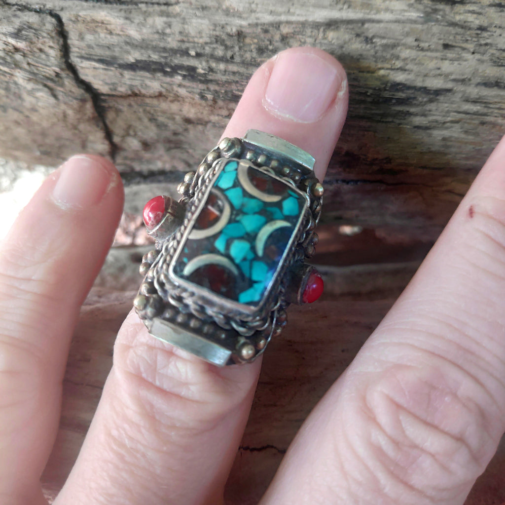 ANELLO etnico con corallo babù - NAHIL