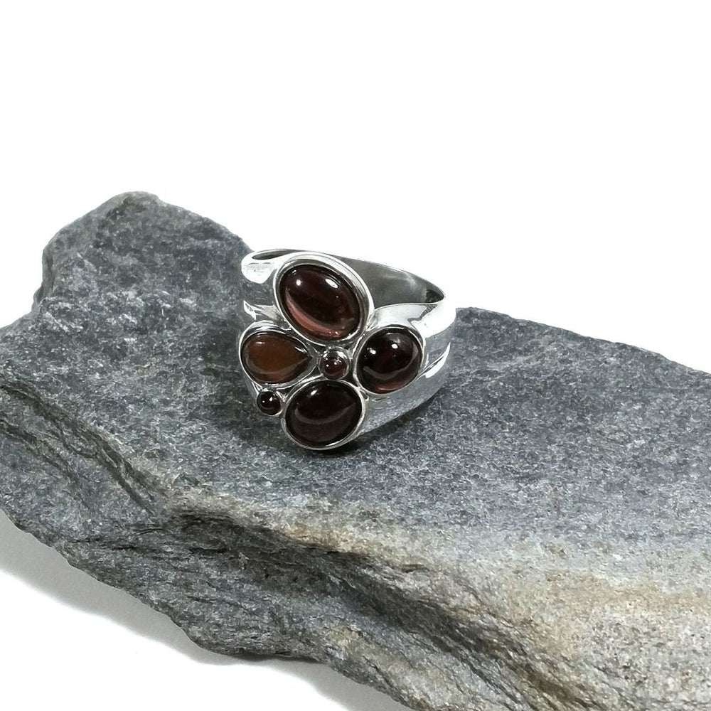 ANELLO artigianale in argento 925 con GRANATO cabouchon | Gioielli contemporanei